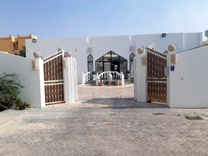 Residential Ready Property 4 Bedrooms S/F Standalone Villa  for rent in Doha #7631 - 1  image 
